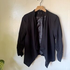 Lulus | Black Crepe Ruched 3/4 Sleeve Blazer
